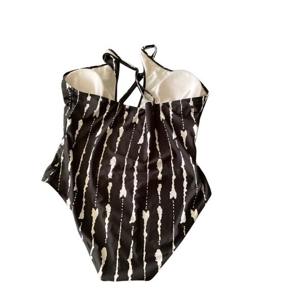 Swimsuit  - Picture 4 of 8